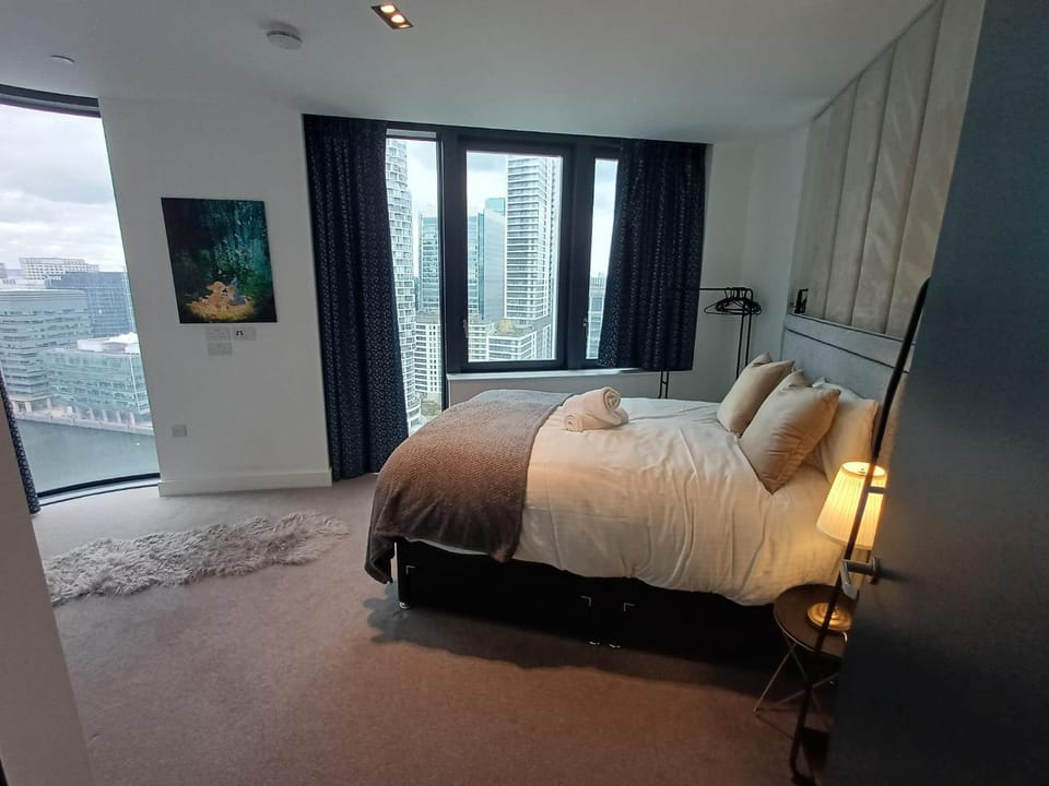 Luxury One Bedroom Apartment, Canary Wharf Apartment in London