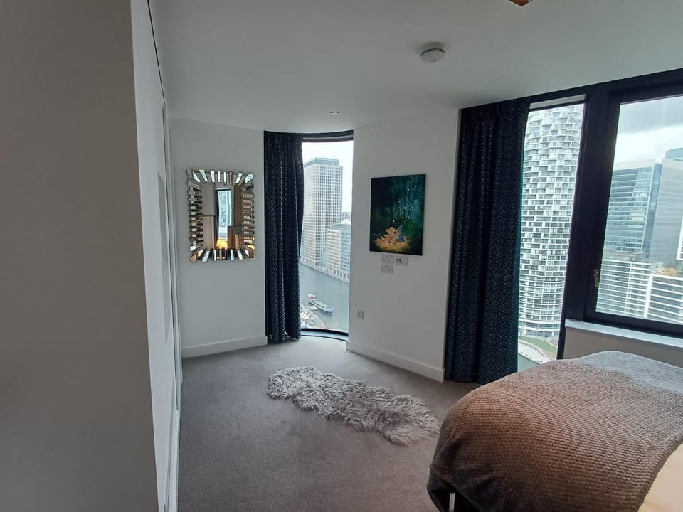 Luxury One Bedroom Apartment, Canary Wharf Apartment in London