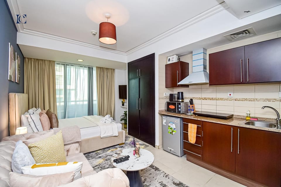 Bed, Coffee/tea facilities, Photo of the whole room, Seating area, Dining area, Bedroom, minibar, oven, stove
