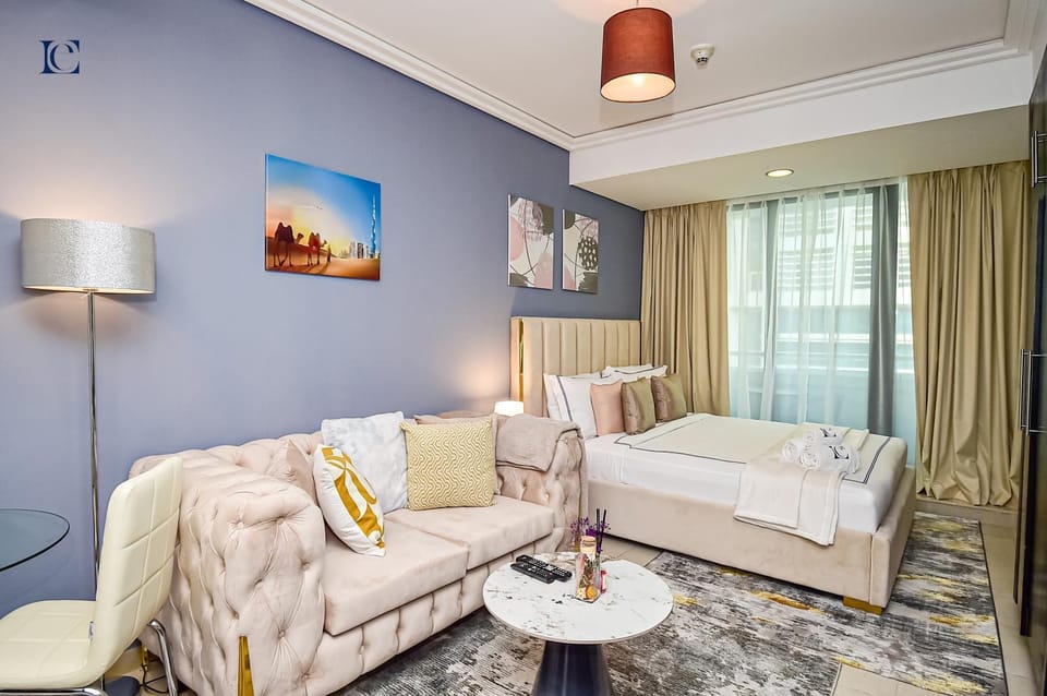 Bed, TV and multimedia, Living room, Photo of the whole room, Seating area, Bedroom, towels