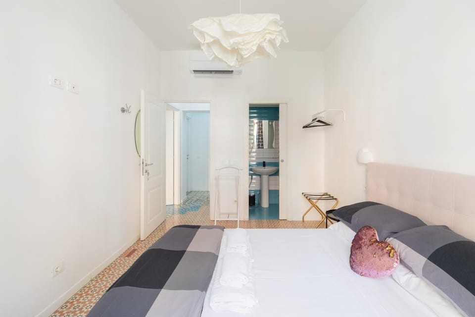 Bathroom, oven, air conditioner