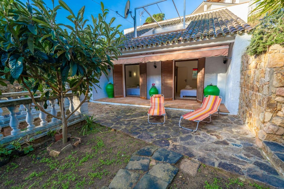 Patio, Garden, Garden view, sunbed