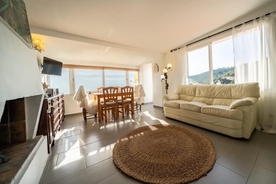 TV and multimedia, Living room, Dining area