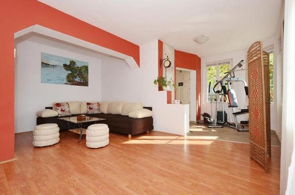 Communal lounge/ TV room, Living room