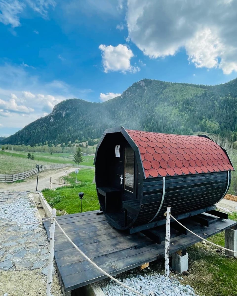 Casuțe Valea Tătarilor Bed and Breakfast in Romania