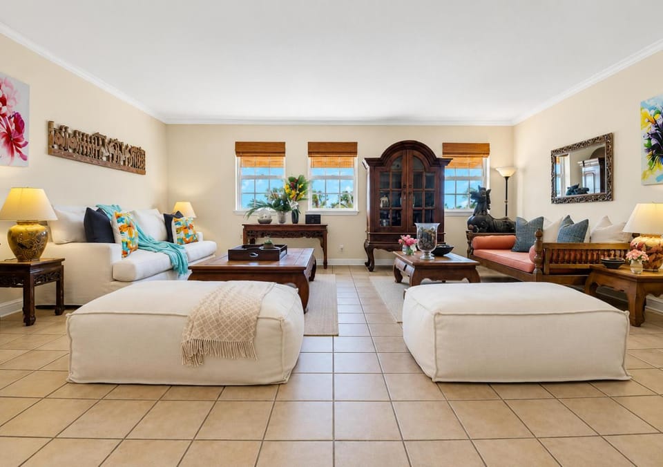 Living room, Seating area