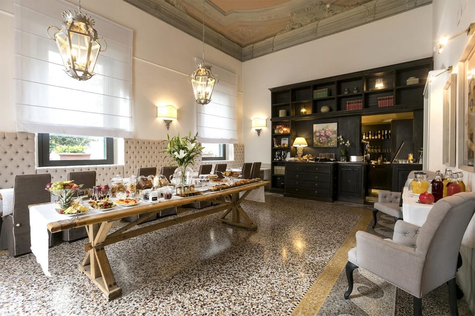 Lounge or bar, Breakfast