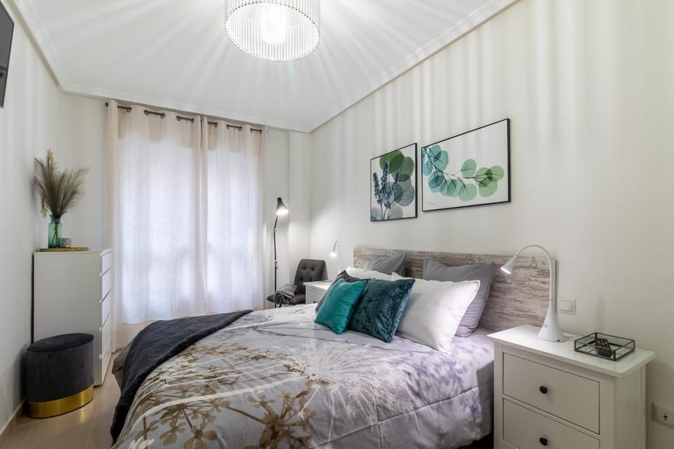 Photo of the whole room, Bedroom