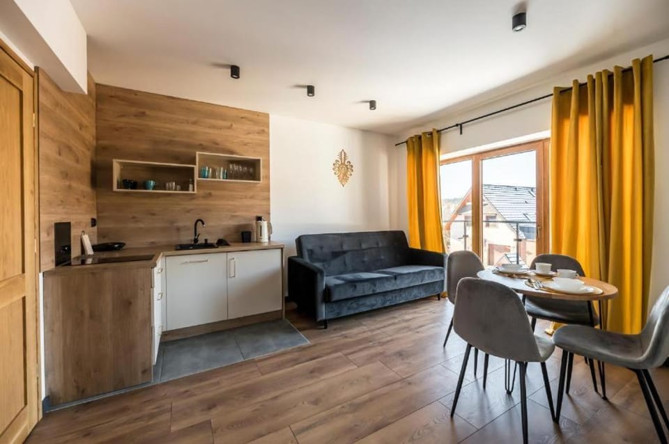 Kitchen or kitchenette, Living room, Seating area, Dining area