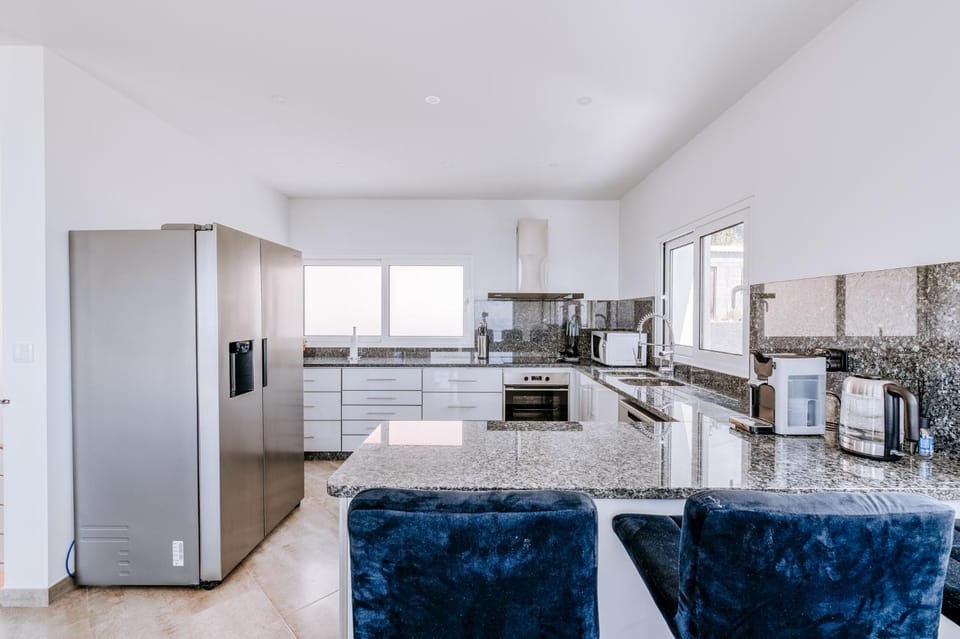 Seating area, kitchen