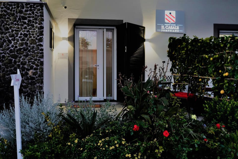 Facade/entrance, Balcony/Terrace