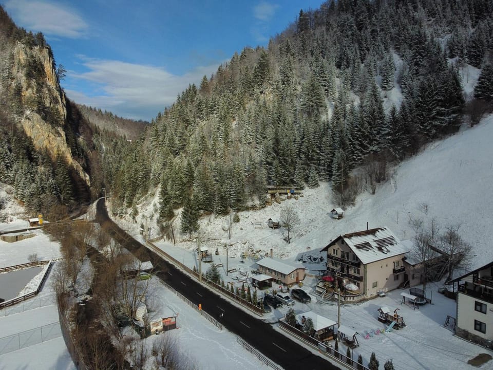 Day, Natural landscape, Bird's eye view, Winter, Mountain view