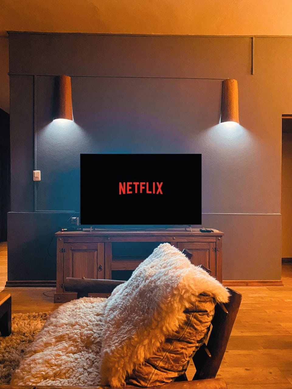 Communal lounge/ TV room, TV and multimedia, Living room, Seating area, Evening entertainment