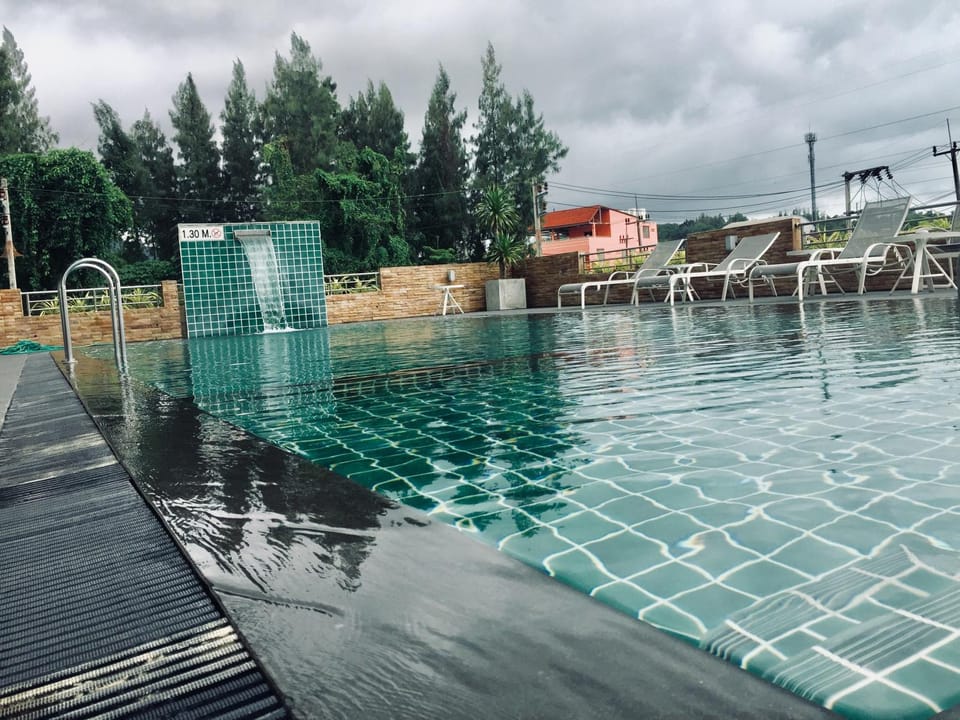 Swimming pool, Swimming pool