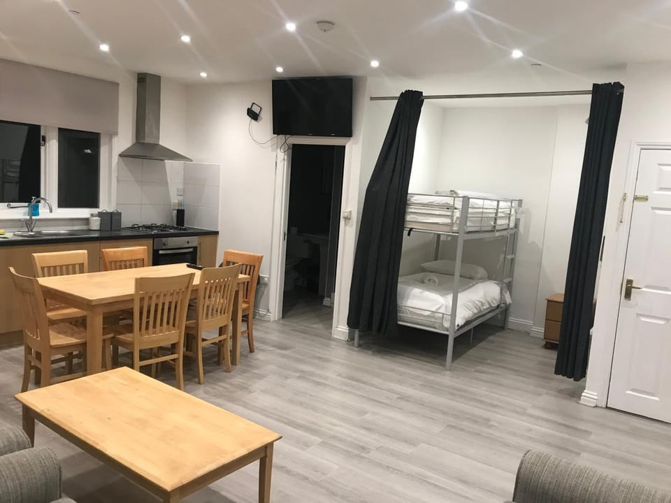 Spacious Entire Two Double Bedrooms Flat, N 3 Apartment in Great Yarmouth