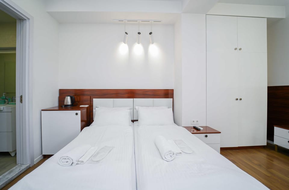 Hotel type room with mini kitchen and balcony on Melikishvili, city center Apartment in Tbilisi, Georgia