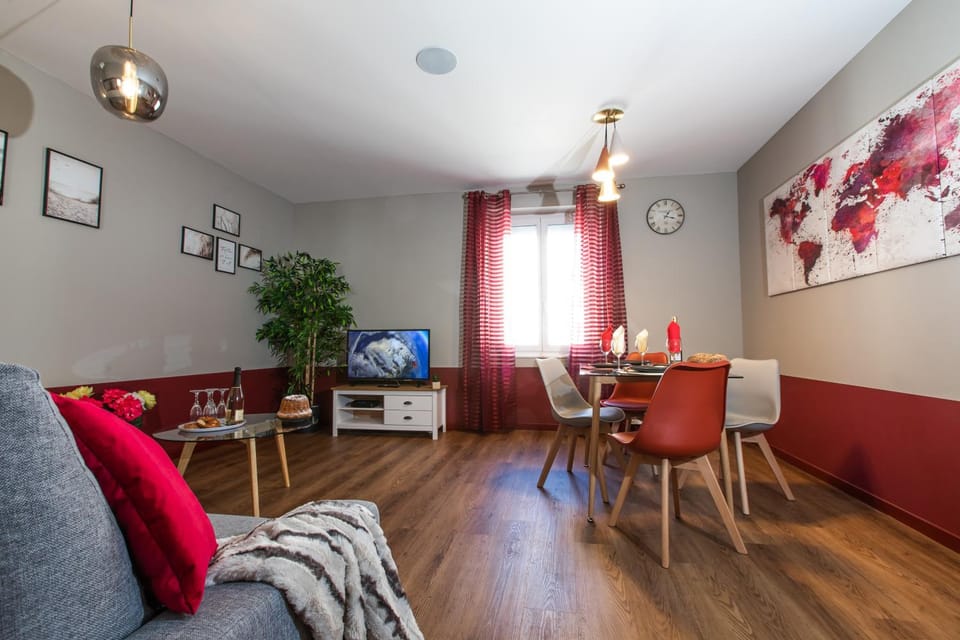 Communal lounge/ TV room, Living room