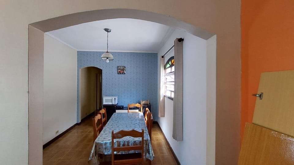 Shower, Nearby landmark, Restaurant/places to eat, Restaurant/places to eat, Communal lounge/ TV room, Spring, Bed, Natural landscape, BBQ facilities, TV and multimedia, Living room, Photo of the whole room, Seating area, Dining area, Beach, Bedroom, On site, Location, Parking, internet, internet, internet, microwave, stove