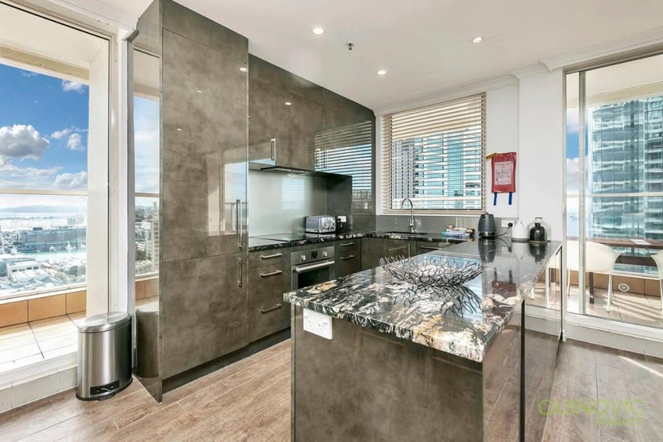 QV Stays Heart of City with Stunning Views Apartment in Auckland