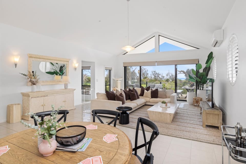 Absolute Beachfront - Luxury Accommodation in Rosebud House in Rosebud