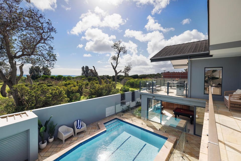 Absolute Beachfront - Luxury Accommodation in Rosebud House in Rosebud