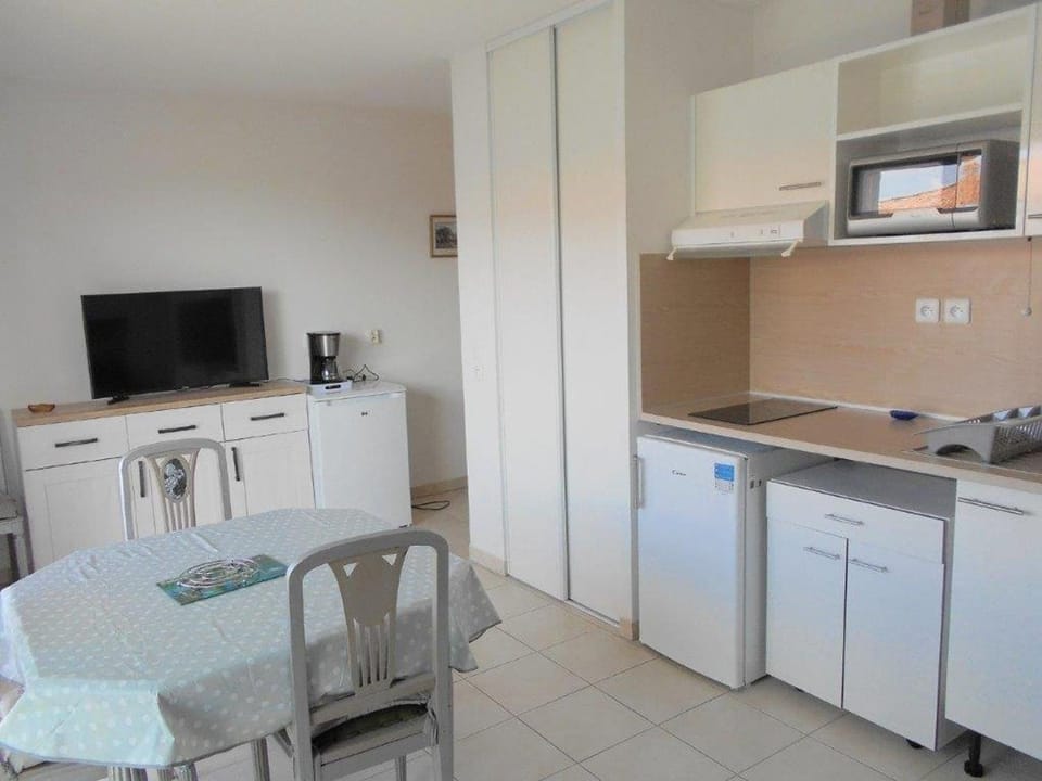 Appartement 2 pièces, terrasse, parking privé, proche plage et centre, Grau-du-Roi - FR-1-250-174 Apartment in Le Grau-du-Roi