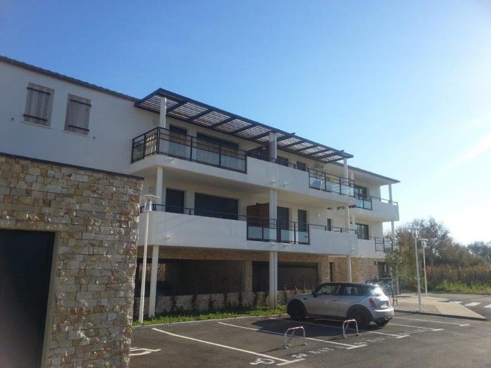 Appartement 2 pièces, terrasse, parking privé, proche plage et centre, Grau-du-Roi - FR-1-250-174 Apartment in Le Grau-du-Roi