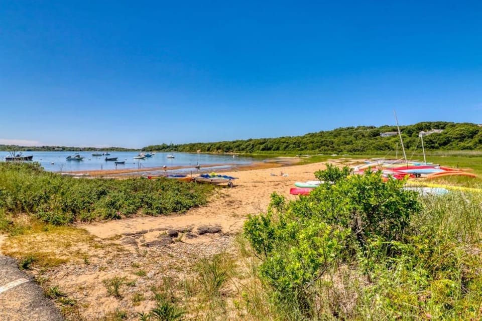 Beachroad Hideout House in Menemsha