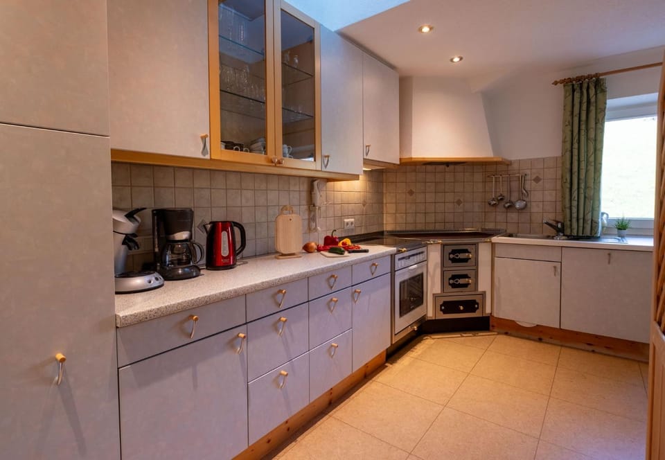 Coffee/tea facilities, stove, kitchen