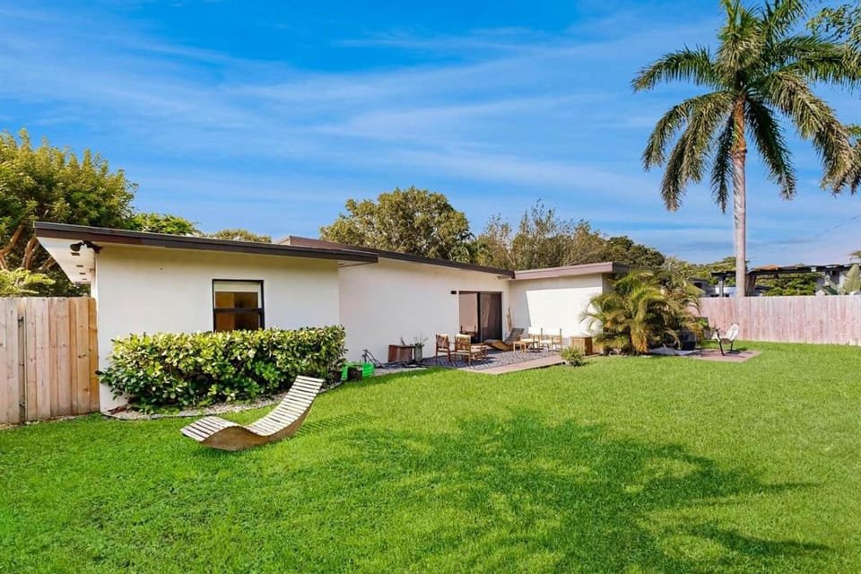 Mid-Century Modern Oasis House in South Miami