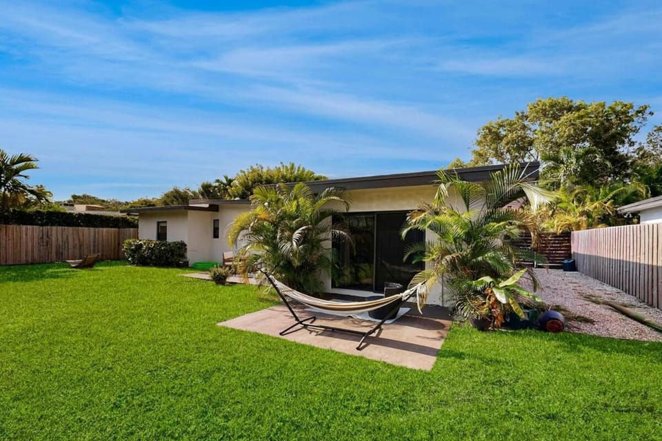Mid-Century Modern Oasis House in South Miami