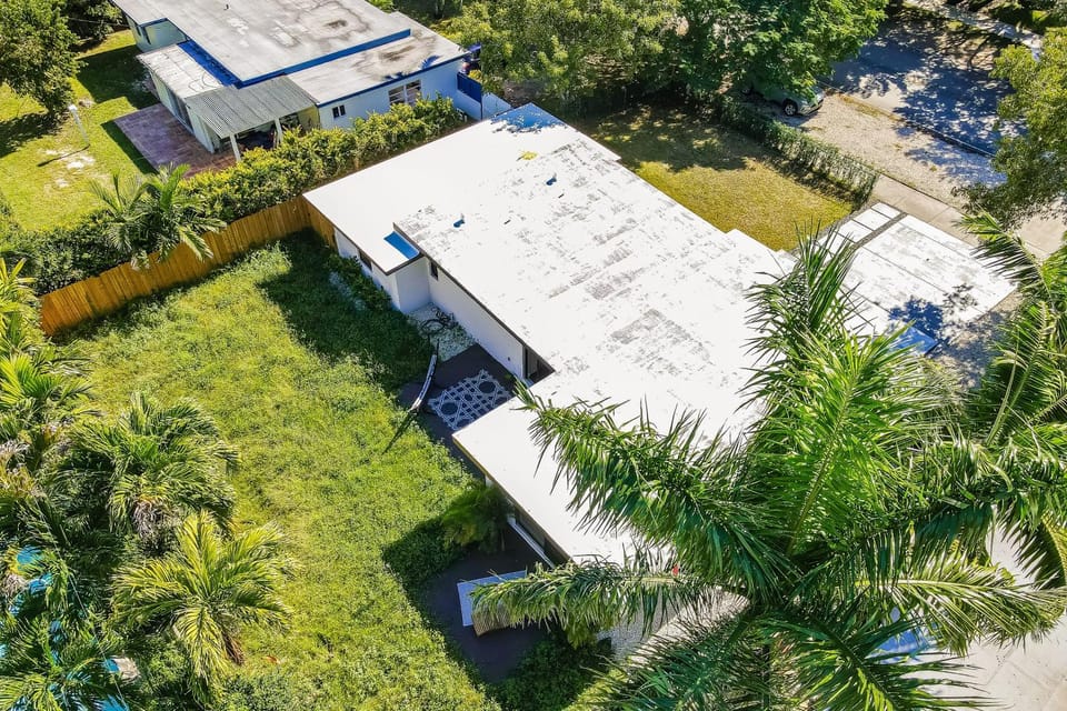 Mid-Century Modern Oasis House in South Miami