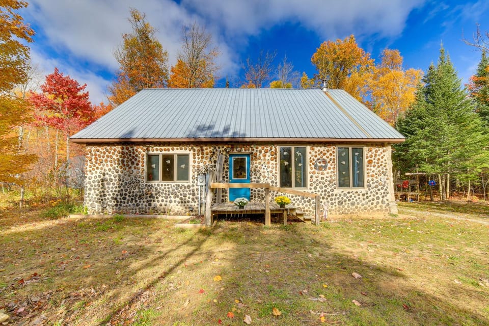 Paradise Cottage: Trail Access Nearby House in Whitefish Township
