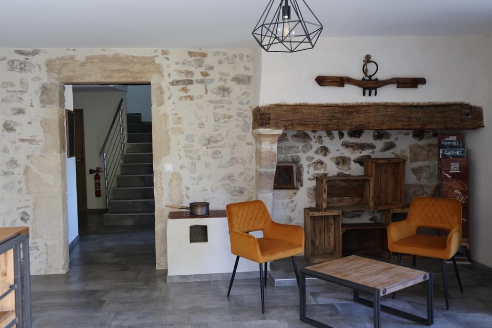 Facade/entrance, wardrobe