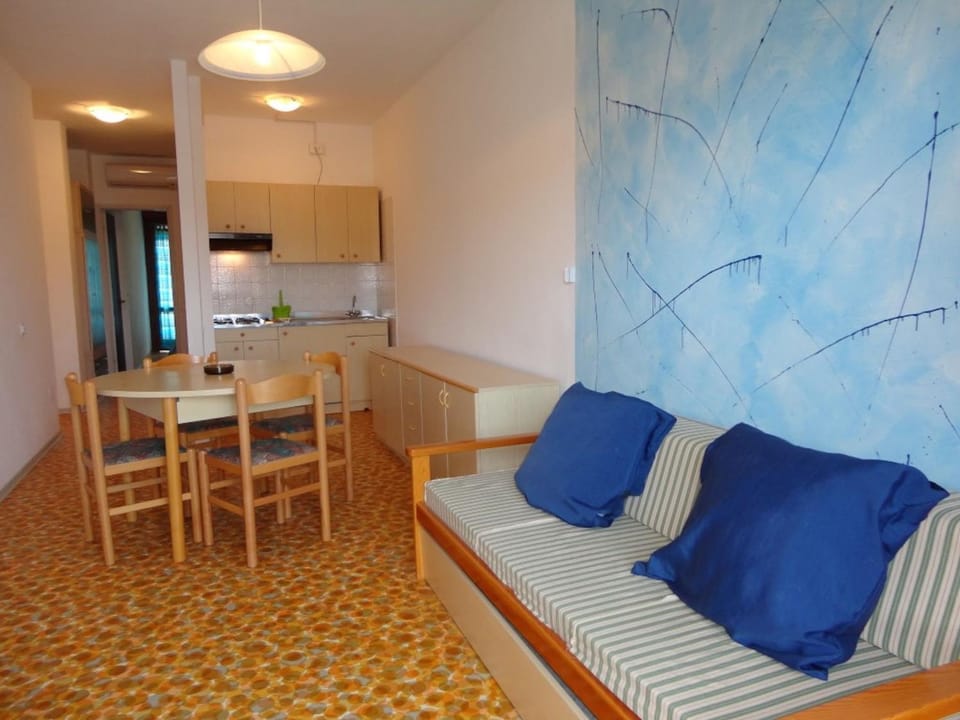 Living room, Dining area, kitchen