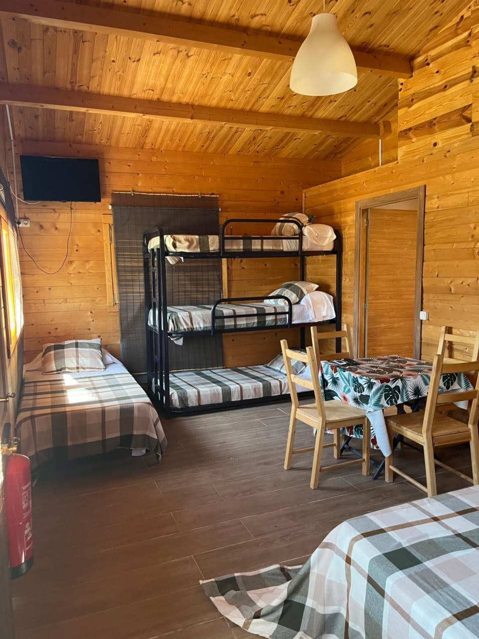 Granja escuela con bungalows Familias y grupos Parking privado gratuito Farm Stay in Community of Madrid
