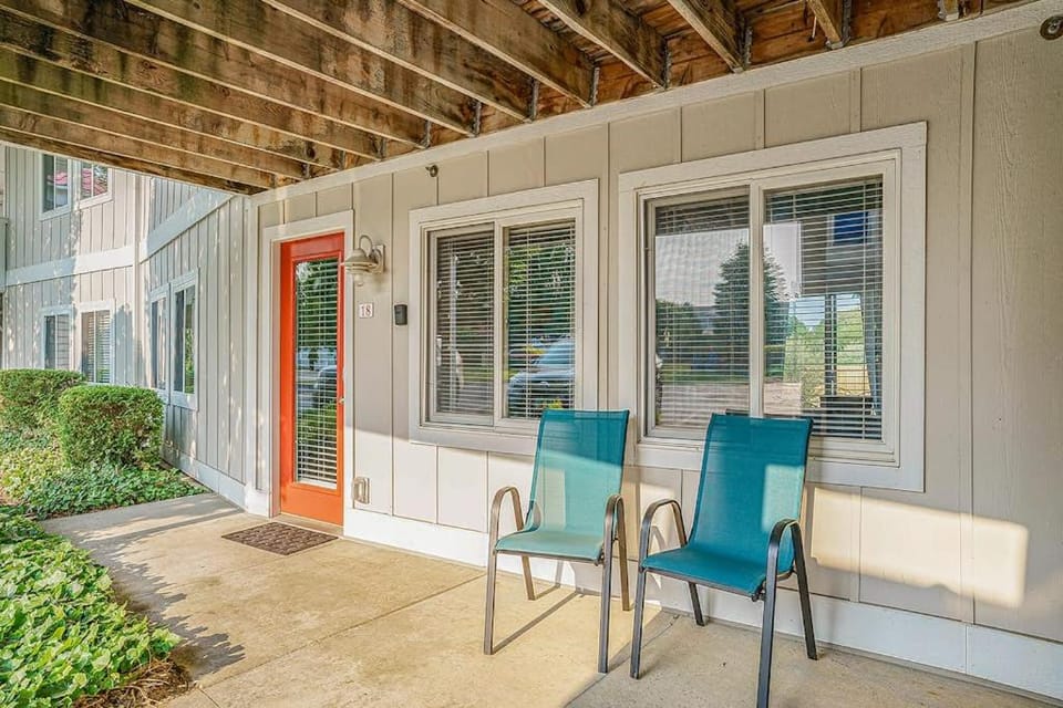 Bluebird Condo House in Douglas