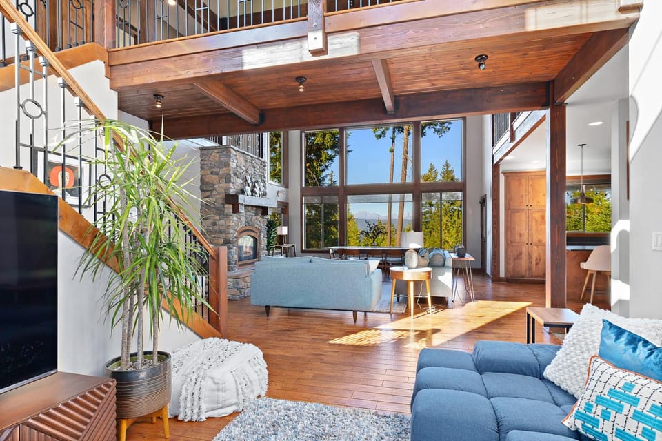 Trailside Lodge House in Kittitas County