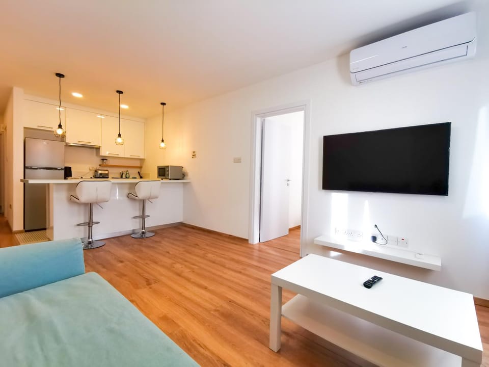 Property building, TV and multimedia, Living room, Seating area
