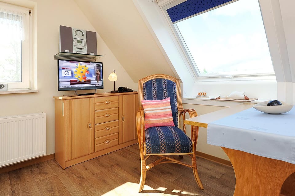 TV and multimedia, Seating area