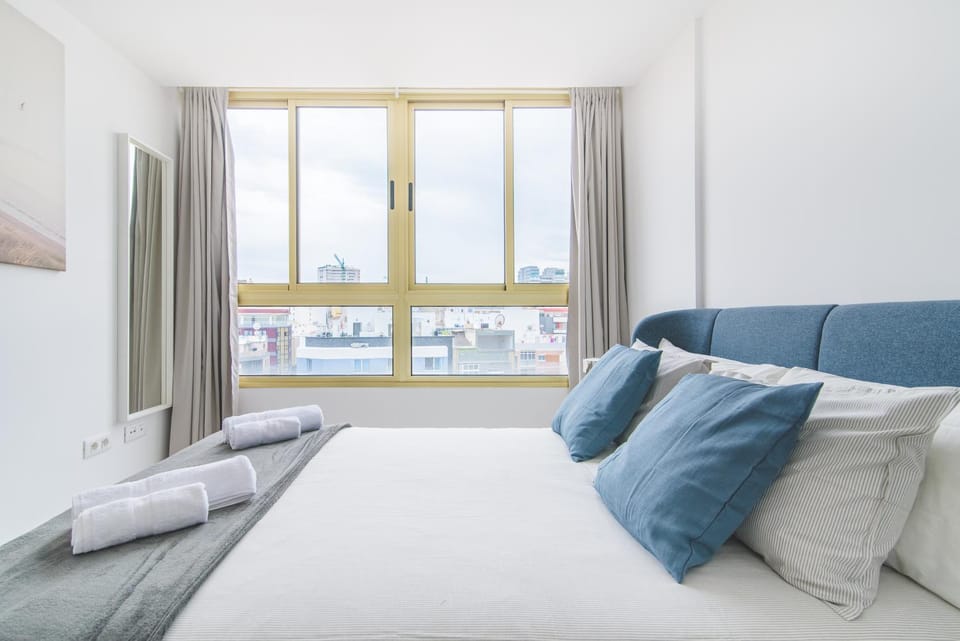 Bed, Photo of the whole room, Bedroom, City view