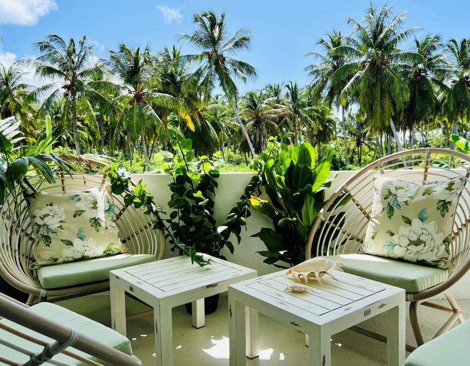 View (from property/room), Balcony/Terrace, Balcony/Terrace, Seating area, Landmark view, Inner courtyard view