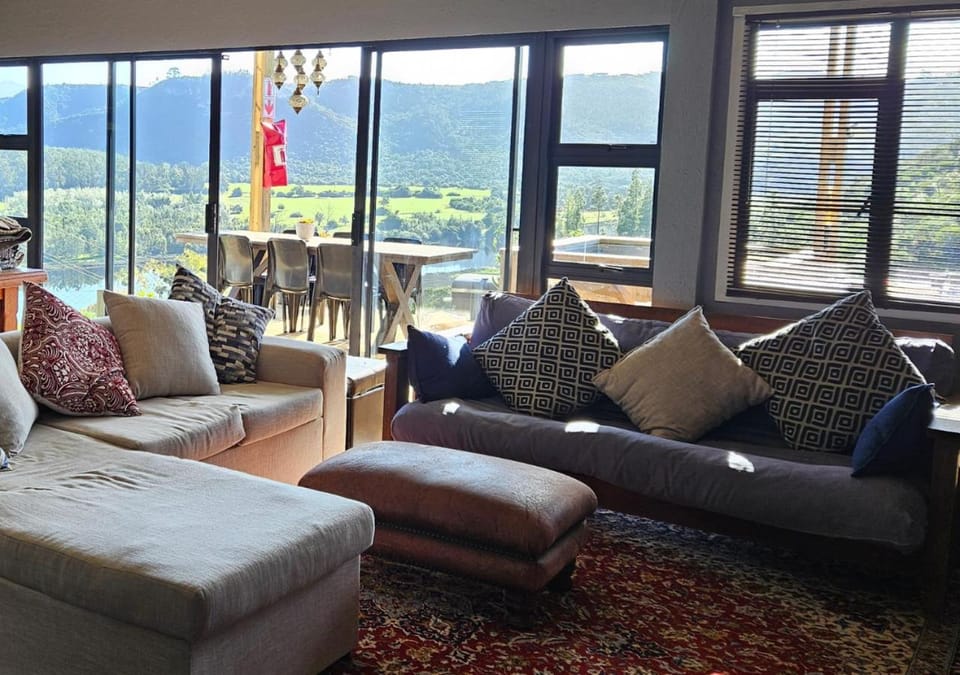 Lounge or bar, Mountain view