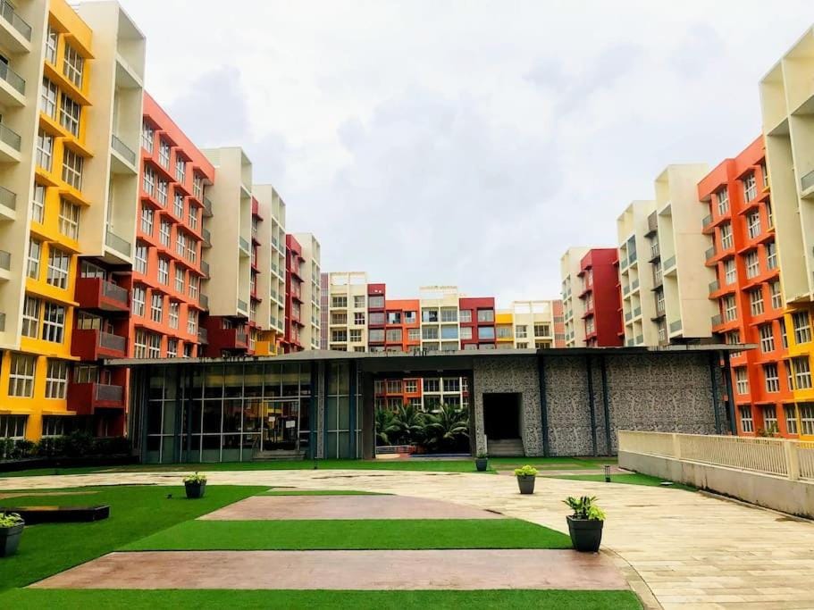 Property building, Day