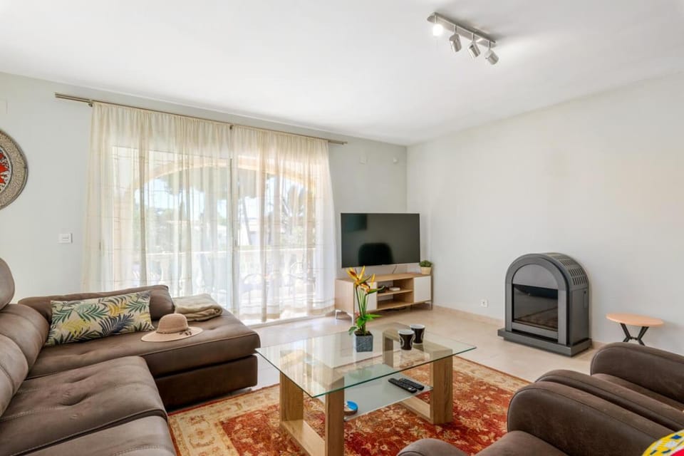 Communal lounge/ TV room, Living room