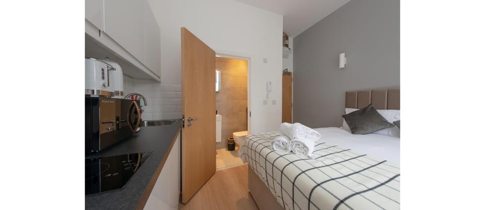 Bed, Kitchen or kitchenette, Bedroom, minibar