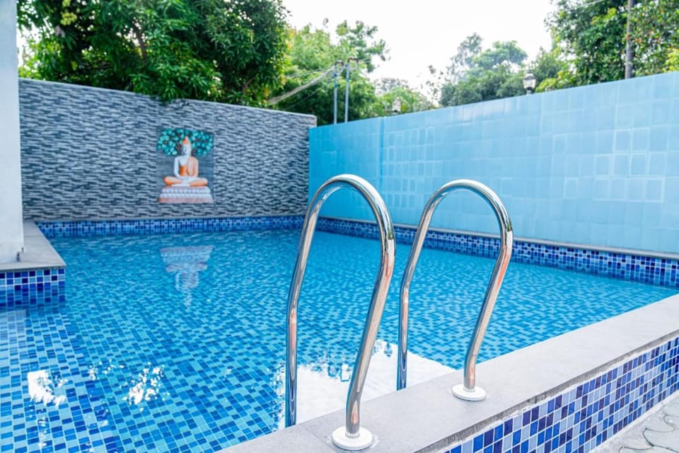 Swimming pool, Swimming pool