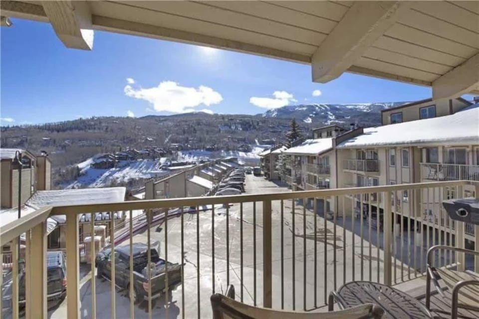Updated 3 BR, 2 BA with Pool & Hot Tub - Stunning Mountain Views! House in Snowmass Village