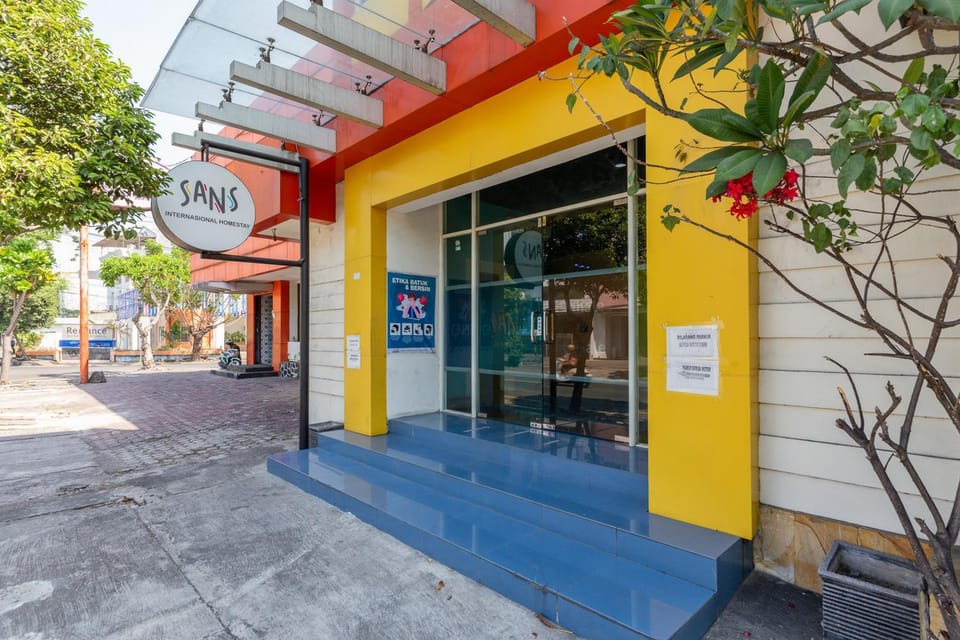 Facade/entrance