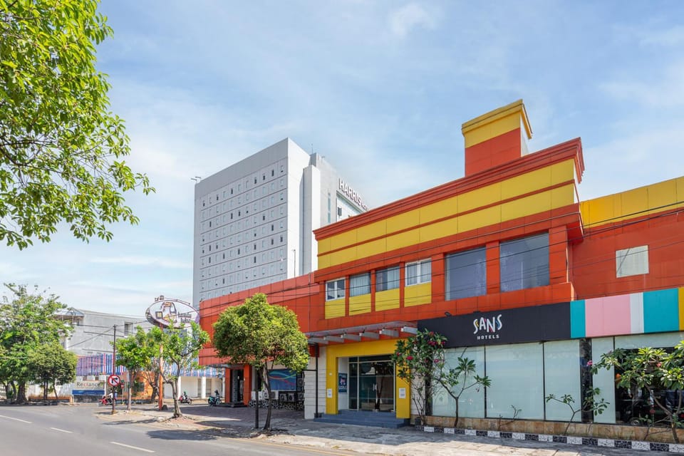 Facade/entrance